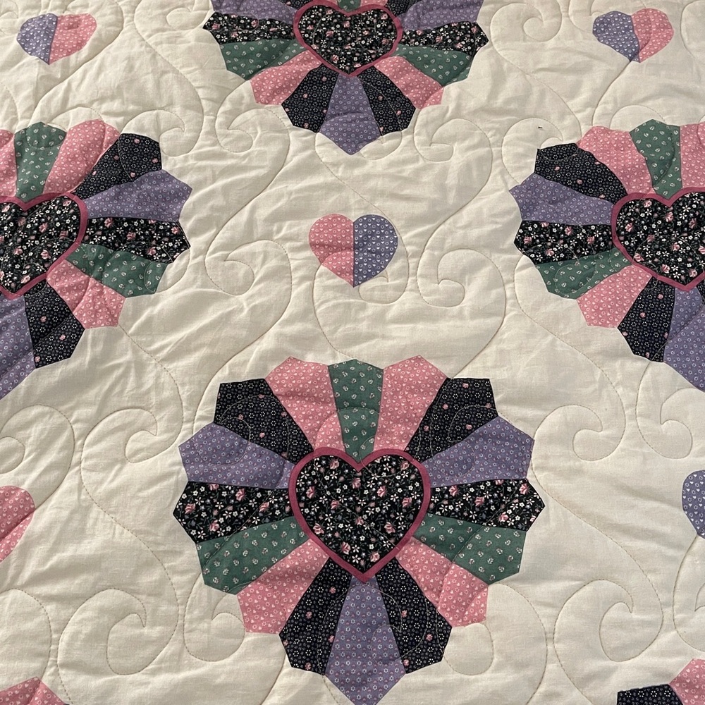 Beautiful heart accents comfortor queen size reversible - Picture 4 of 7